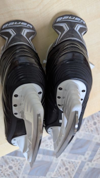 Продам коньки bauer