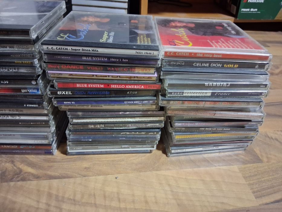 Lot 50 carcase cd uri