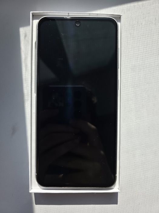 Samsung Galaxy A56 в белом цвете в идеале