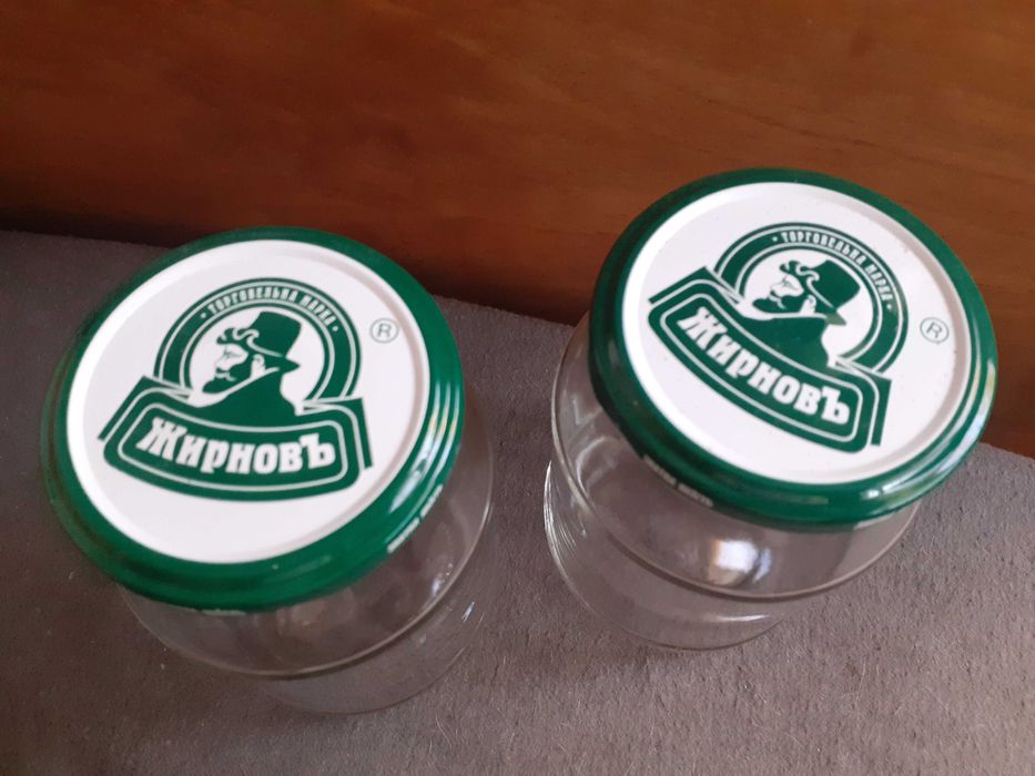 Стъклени буркани с капачките