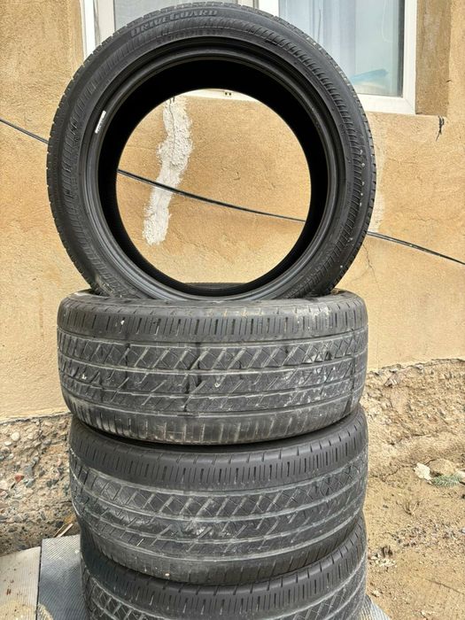 Продается шины Bridgestone 245/4518