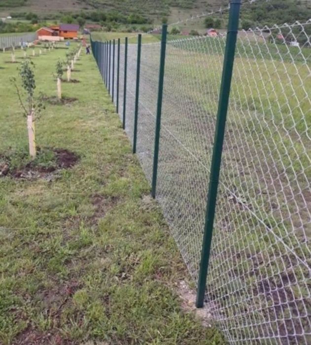 Executăm garduri și porți împrejmuiri terenuri la cererea clientului