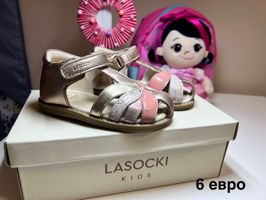 Обувки за момичета