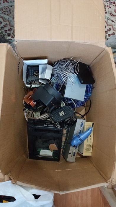 Старые компьютерные запчасти и комплектующие