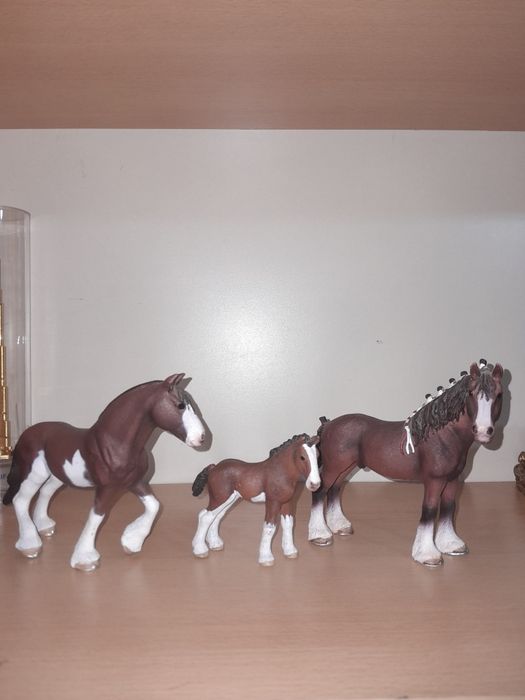 Игрушки животные цена договорная.