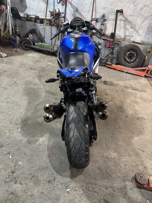 Kawasaki zx1100 мотора е със изцяло променена визизя