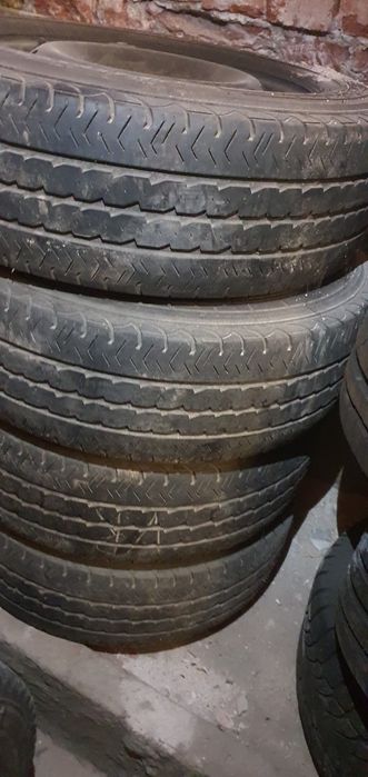 Гуми 4бр 215/65/16 с - 1бр  -89лв