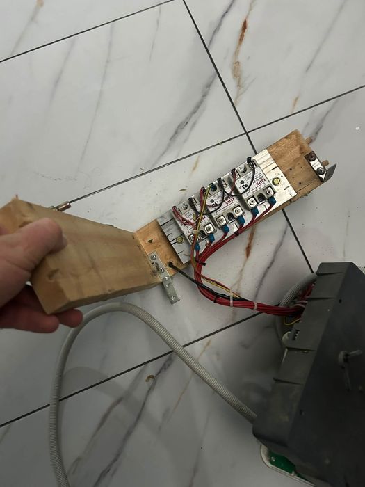 Soba ,ușa, panou electric si de control pt saună 2000 lei