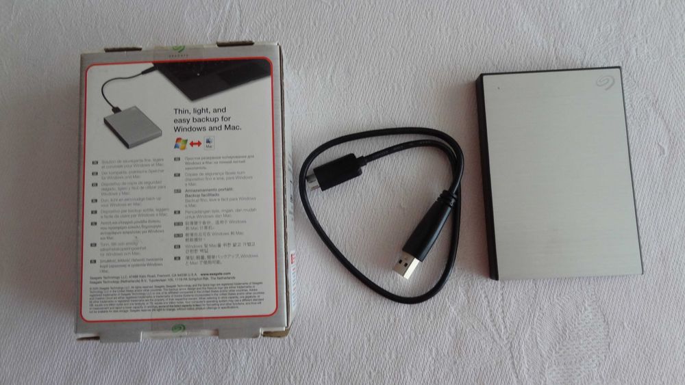Hard disk extern Seagate One Touch  1TB .