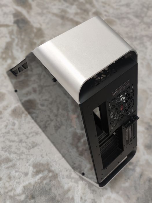 Компьютерный корпус, СЖО, блок питания.