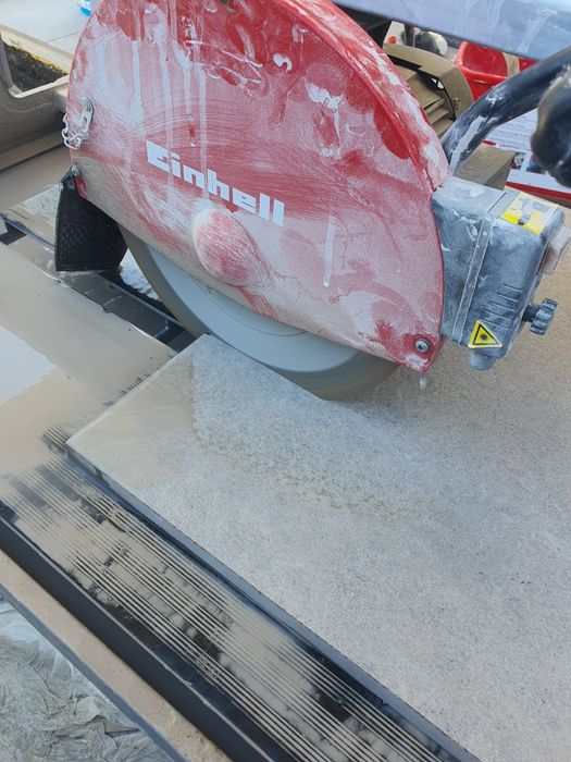 Montam gresie, faianță,granit, travertin și marmura