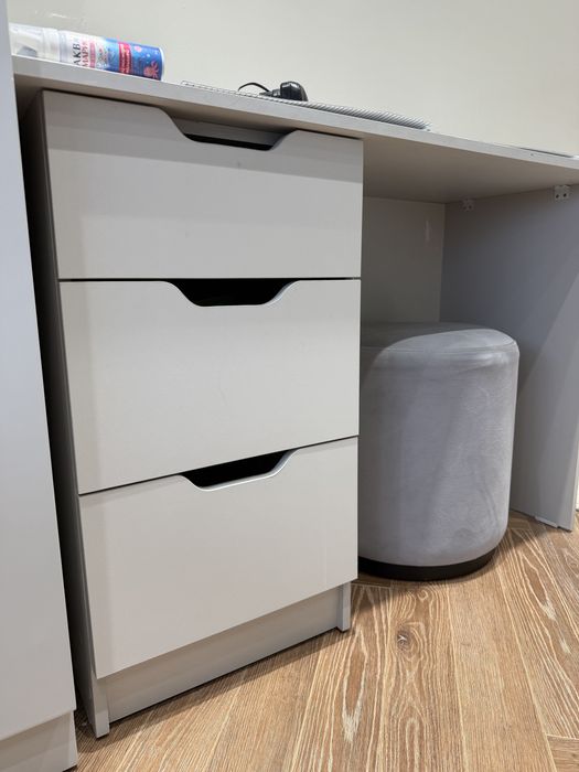 Продам письменный стол. Срочно!