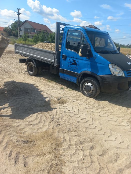 Transport agregate și moloz la preț avantajos – nisip, piatră, pământ