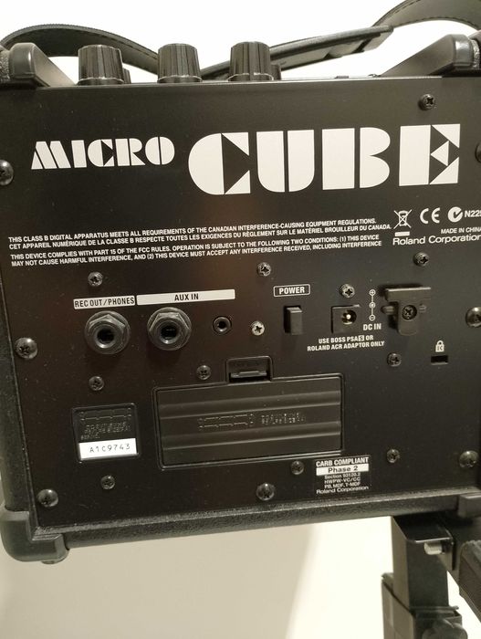 Продавам усилвател за китара Roland Micro Cube.