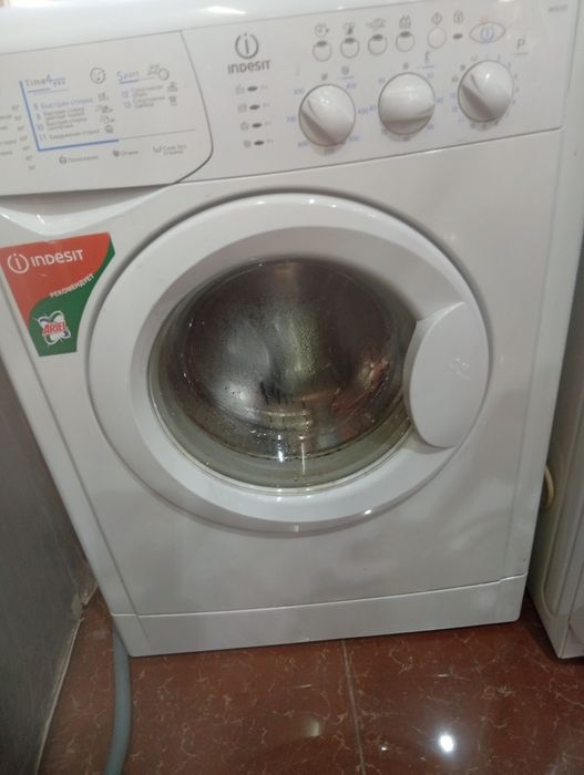 Продается стиральная машина indesit