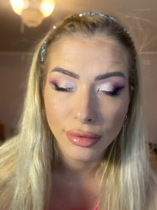 Machiaj profesional 150 lei