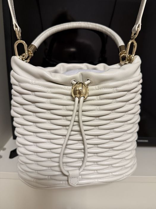 FURLA чанта бяла