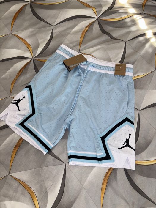 Pantaloni scurti Jordan. S; M; L