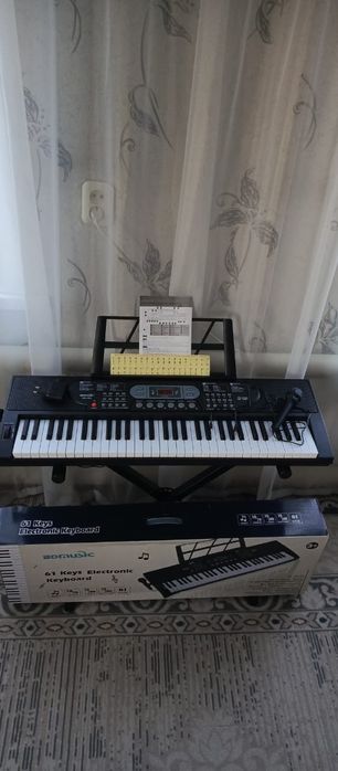 Продам синтезатор.