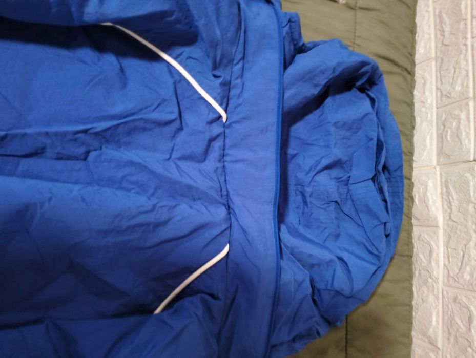 jacheta sport pentru vant cu gluga