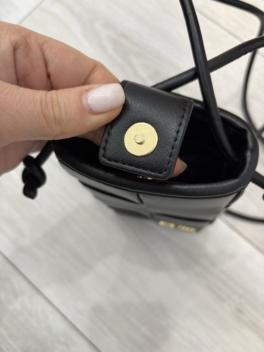 Чанта за телефон Gino Rossi