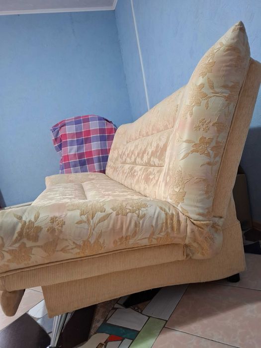 Срочно продам диван - книжку