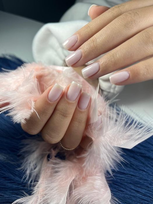 Услуги маникюра и ресниц