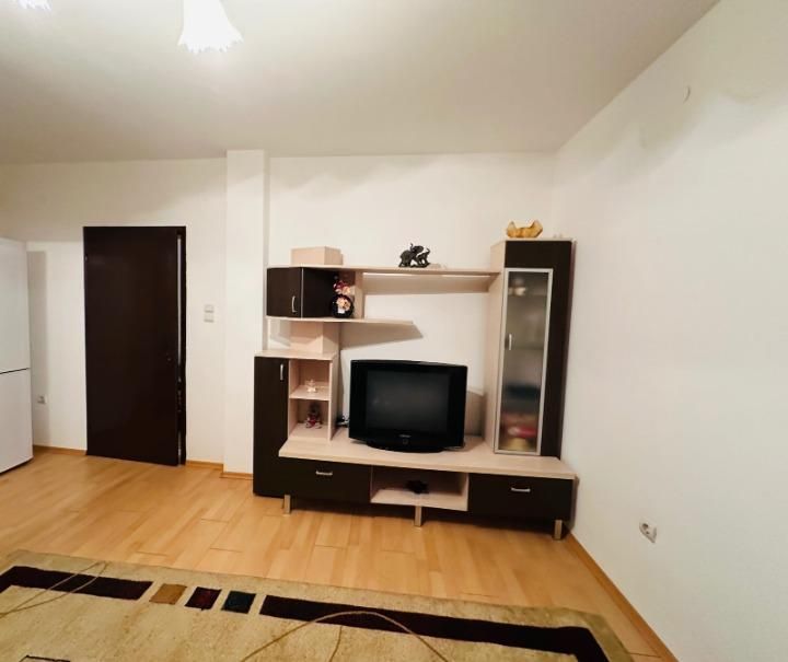 Дава се под наем Тристаен апартамент в Пловдив, Кючук Париж - 70 кв.м за 488.58 € - Снимка #1