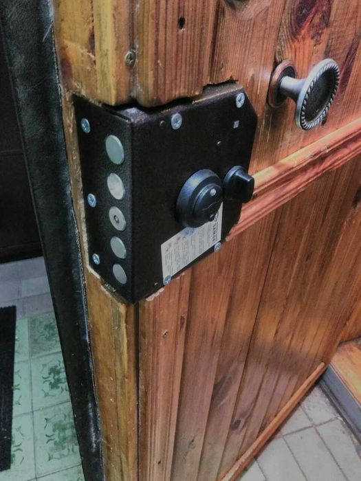 Установка замков \ Вскрытие замков \ Замена сердцевины, ручки