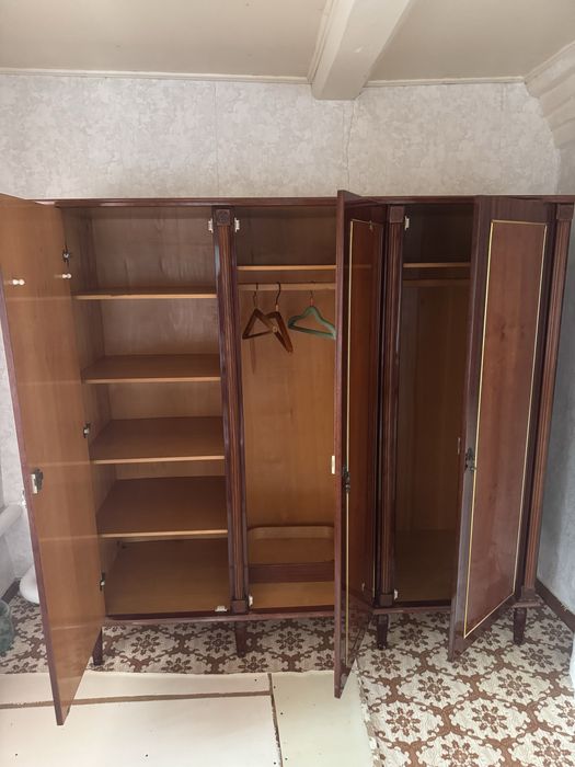 Продам срочно советский шкаф