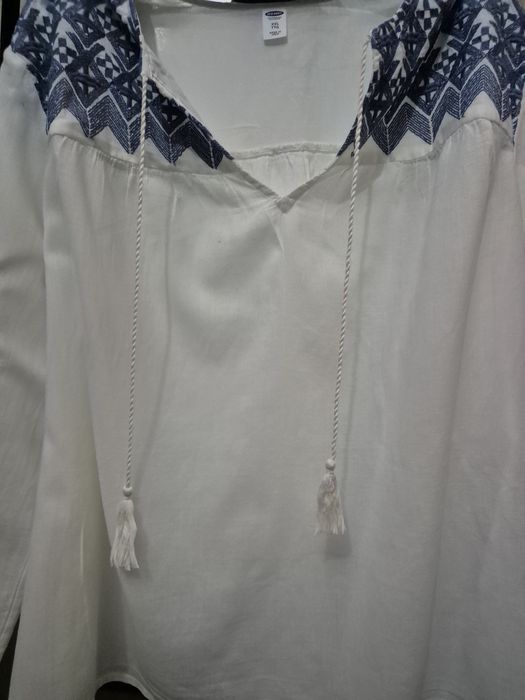 Bluza albă de bumbac cu broderie