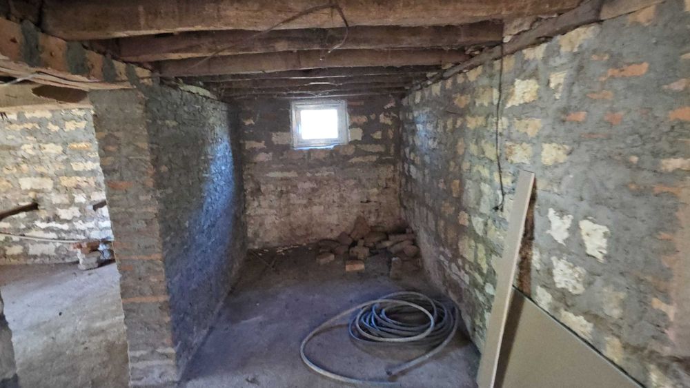 СОБСТВЕНИК продава реновирана къща на 60 км от Варна в село Червенци