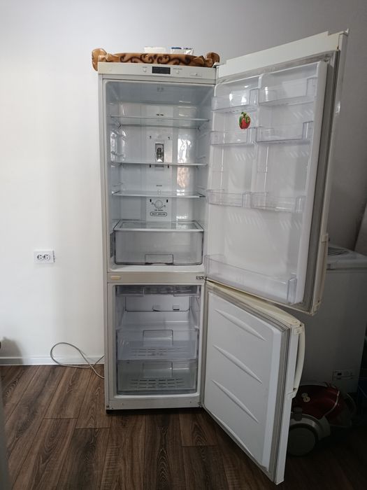 Продам Холодильник LG