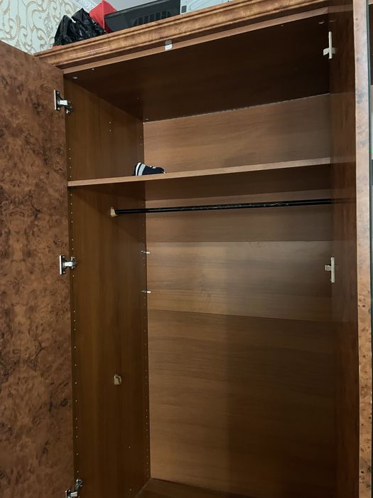 Продам шкаф с тумбочками