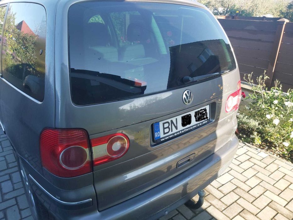 Autoturism ideal pentru drumuri lungi sau activități comerciale.