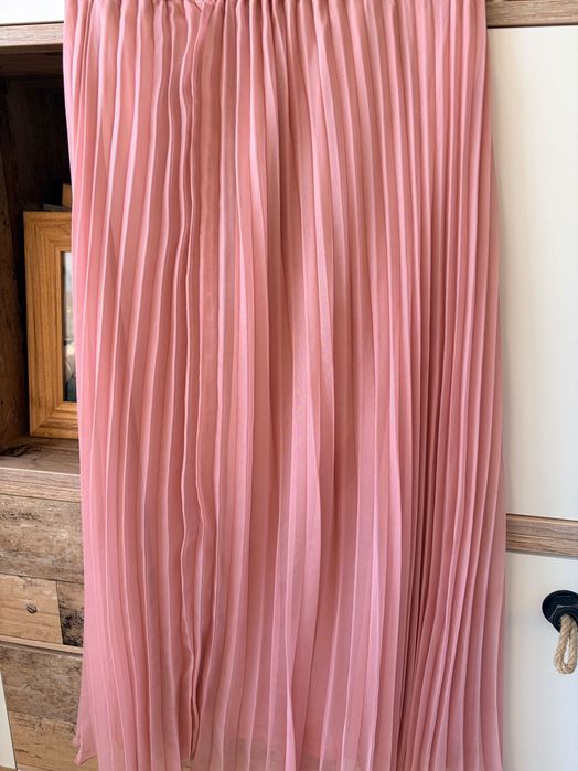 Поли с плисета различни цветове