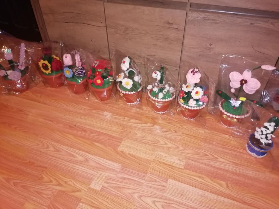 Flori croșetate manual, unicat, în ghivec