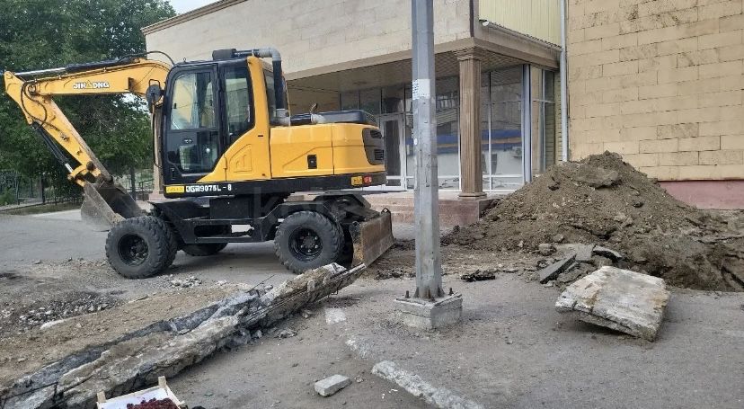 Срочно продам экскаватор