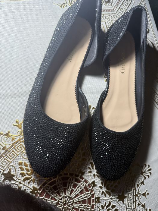 Продам балетки с камнями