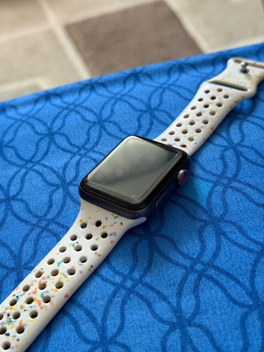 iPhone 14 Pro Max gold 256G + Apple Watch 3