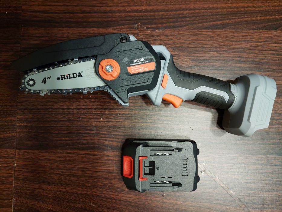 Мини трион безкабелен с две батерии