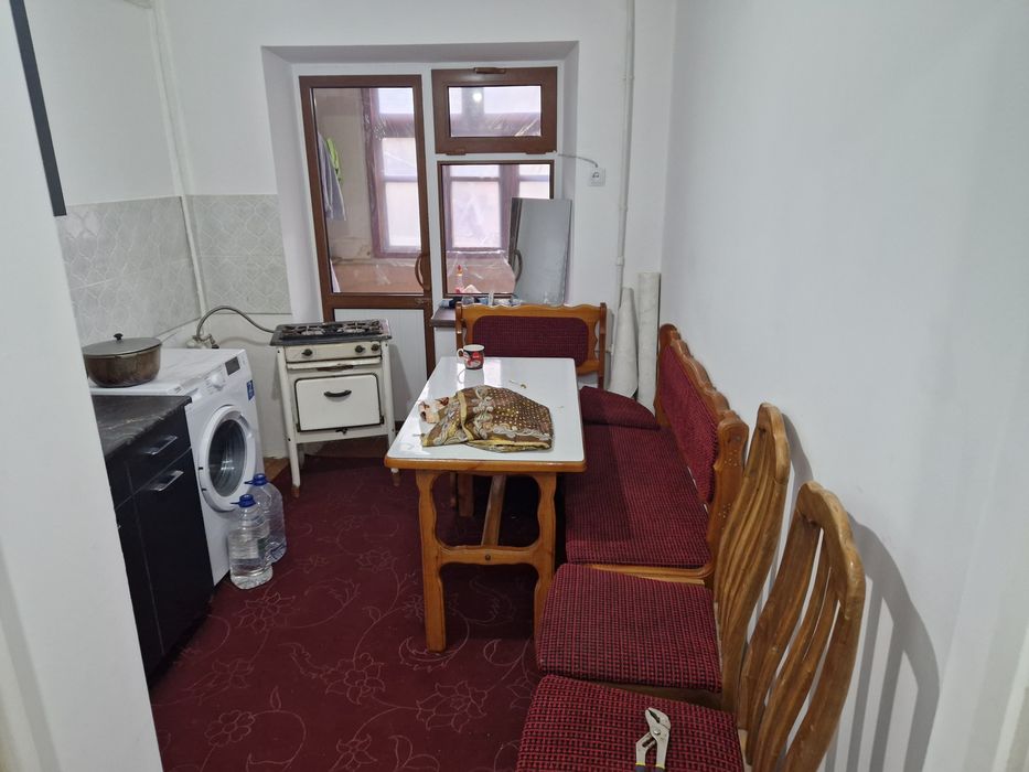 Салом чирчик петинустут йондо 1хонали  квартира сотлади