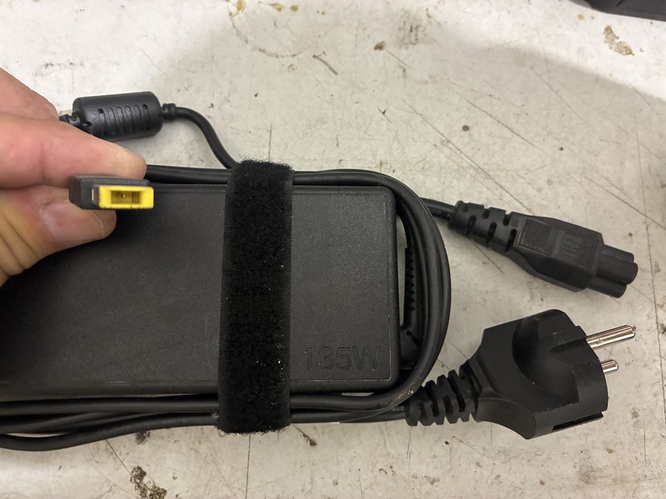Зарядно Lenovo 135W