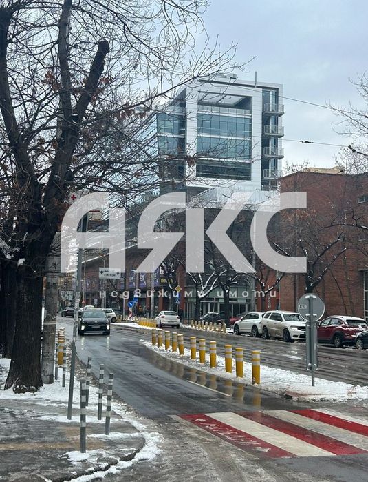 Тристаен апартамент под наем в Центъра до МЕТРОСТАНЦИЯ