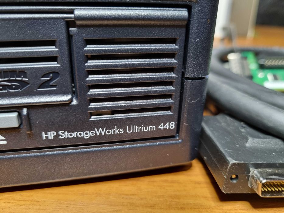 HP StorageWorks ULTRIUM 448 DW017B BRSLA-0404-DC LTO-2 SCSI tape drive