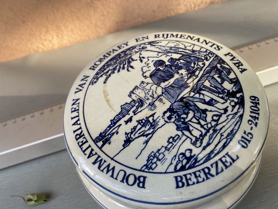 Холандска кутия за бижута с капак на Делфт