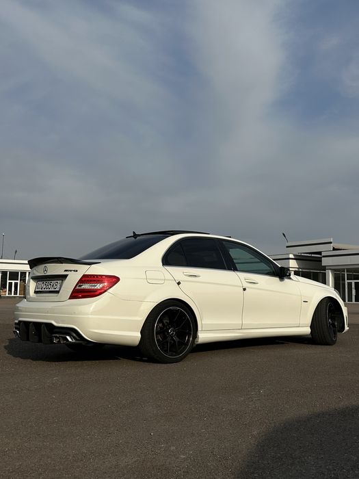 Mercedes W204 yili 2009 c250 amg body kit