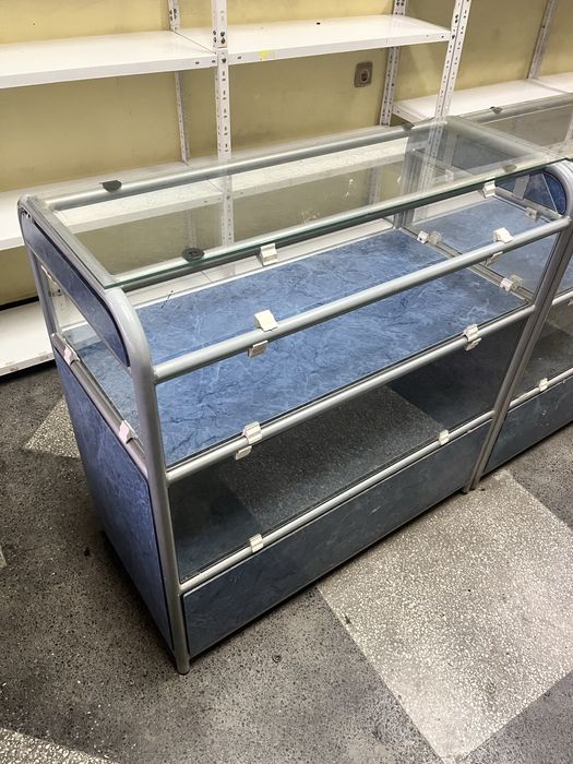 Стелажи за магазин