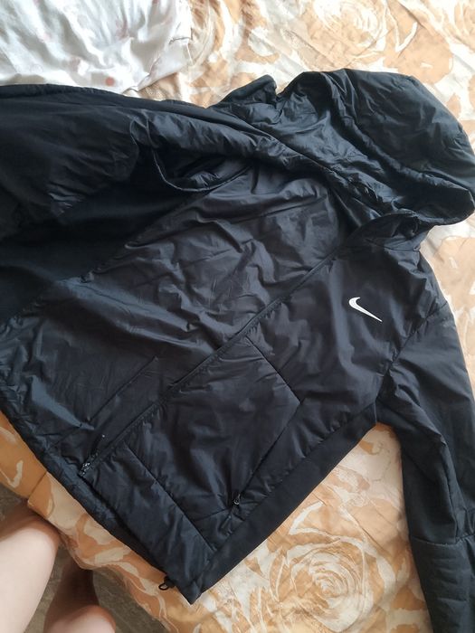 Продам куртку фирмы Nike