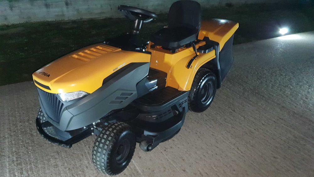 Vand tractor tuns gazon STIGA ESTATE 2398HW, 586cmc, 18 CP, benzina